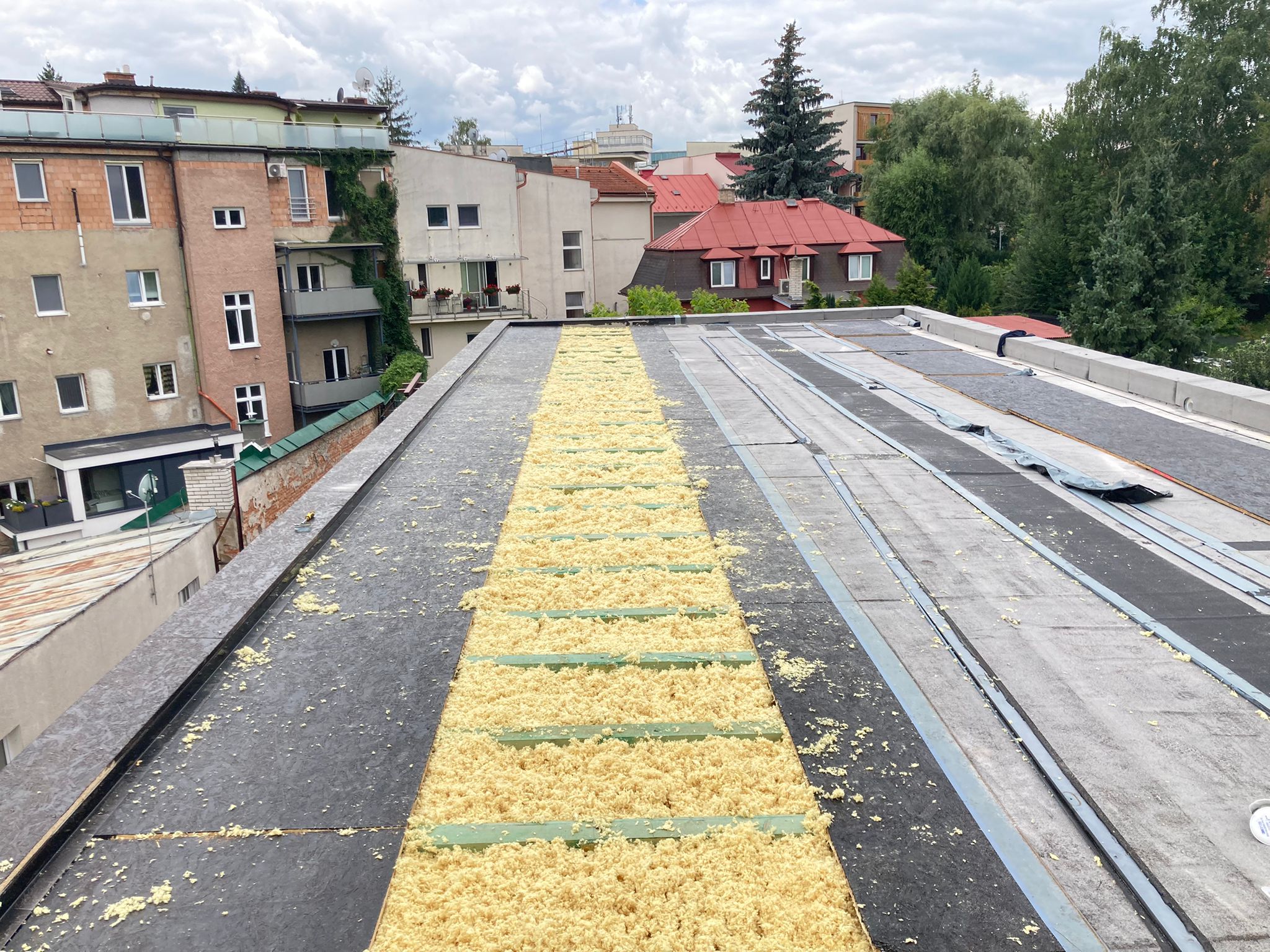 Fúkaná izolácia - realizácia izolácie na plochej streche po celom Slovensku